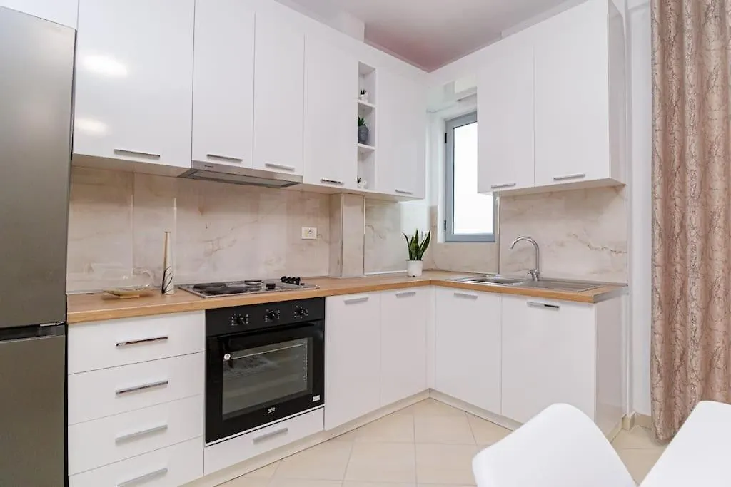 Stylish City Apartment Vlorë 0*,